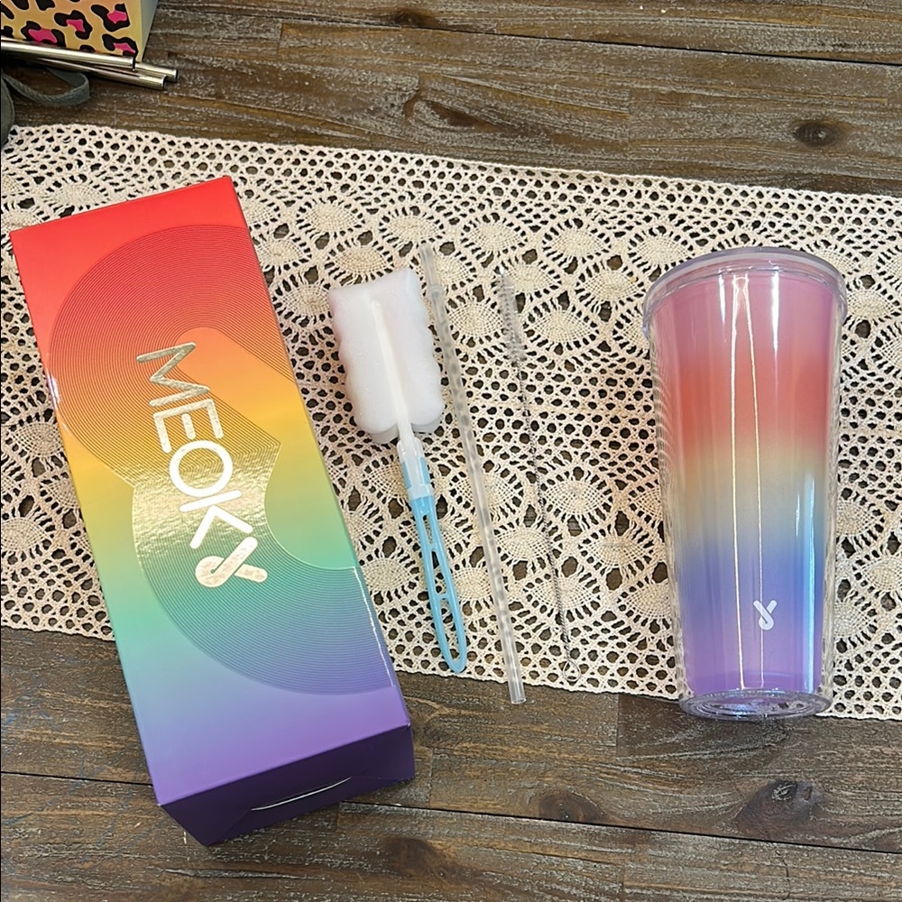 MEOKY Rainbow Gradient Tumbler with Straw